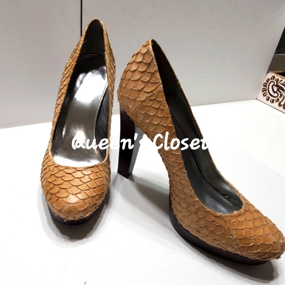 Calvin Klein | Women's Snake Embossed Leather Pump - Picture 3 of 8